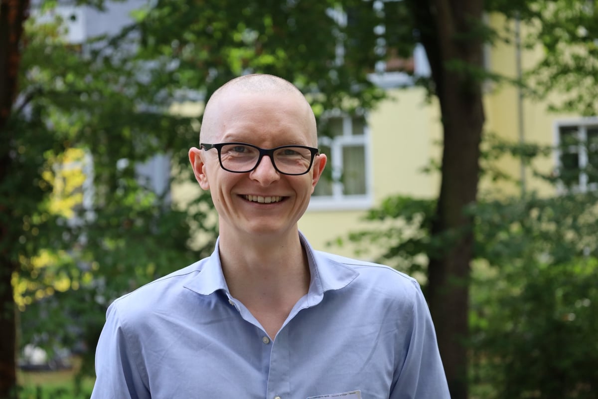 David H. Meyer, Mitorganisator des Workshops Entropy in Aging, im Garten des International House.
